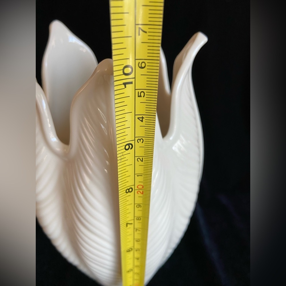 Vintage LENOX 10" Porcelain Vase Palmentto Leaf Design Floral Ivory Color USA - Picture 5 of 7